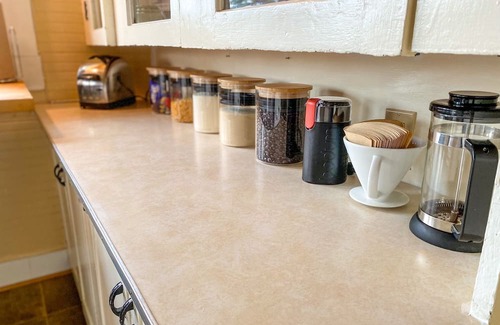 York Apartamento | Upstairs at Thevictorian - Lush Walkable and Dog-friendly Retreat - Steps From Downtown Bellingham