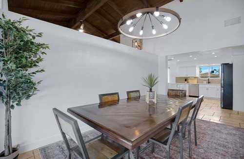 Shalimar Casa | Huge Golf Course Home-free Heated Pool Theatre Gym