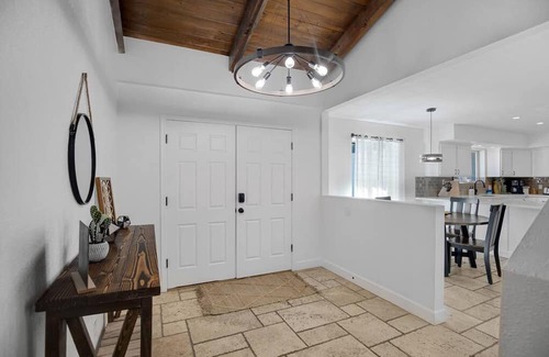 Shalimar Casa | Huge Golf Course Home-free Heated Pool Theatre Gym