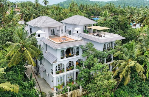 Gauravaddo Villa | ELIVAAS Esh Birch