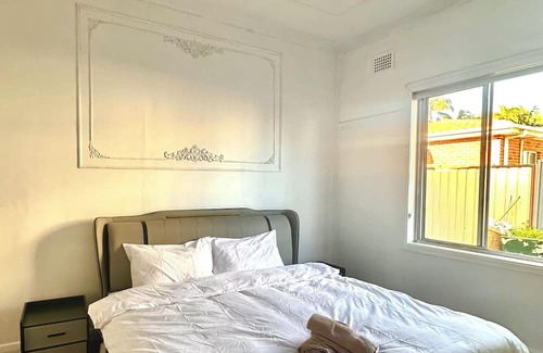 Bankstown Casa | Modern Vintage Single & King size Rooms