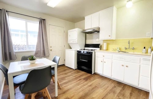 Campbell Casa | Campbell Cozy Bright 2B 1b AC Close to Downtown