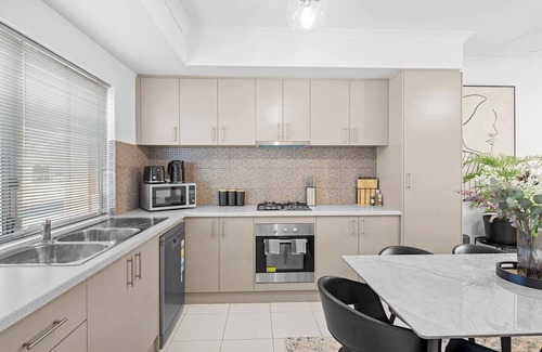 Armadale Casa | Best Location Armadale Sleeps 6