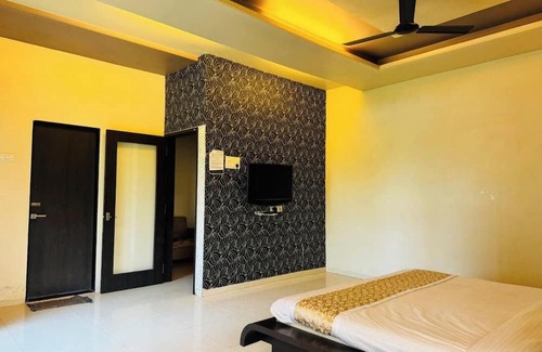 Amravati Hotel | Hotel Neelam