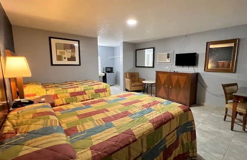 Burnet Hotel | Arrowhead Motel