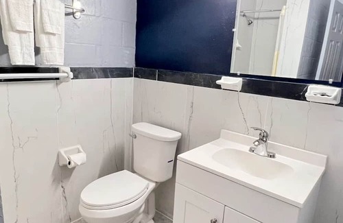 Burnet Hotel | Arrowhead Motel