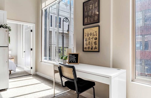 Downtown Cincinnati Apartamento | CozySuites at Textile
