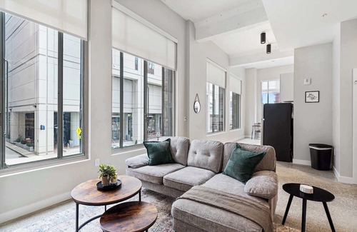 Downtown Cincinnati Apartamento | CozySuites at Textile