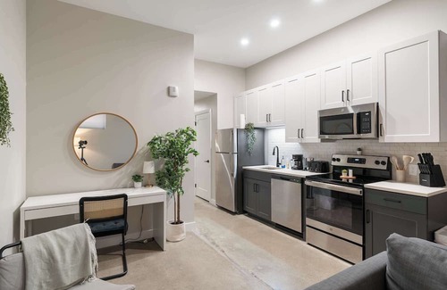 Downtown Cincinnati Apartamento | CozySuites at Textile