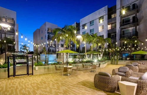 Lyon Street Apartamento | Elegant Escape 10 Min From Disneyland With Pool GYM