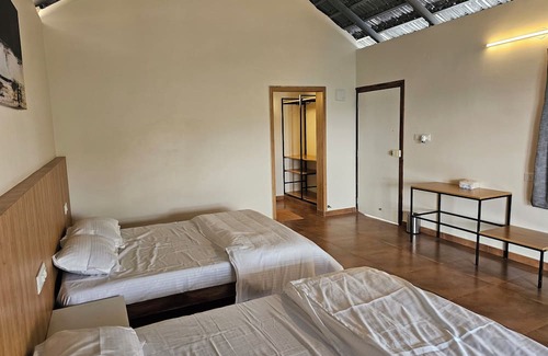 Kudrasthe Cama Y Desayuno | Hillock Vista by Triptastic Holidaze