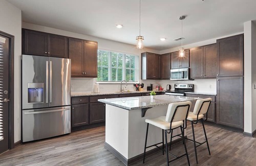 North Raleigh Apartamento | Luxe King 3BR Suite in North Raleigh