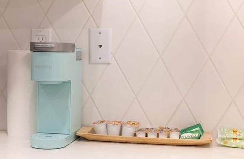 Guasti Apartamento | Near ONT Modern Designer Stay Bright Chic Spacious