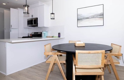 Guasti Apartamento | Near ONT Modern Designer Stay Bright Chic Spacious