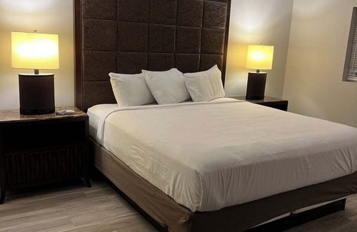 Redwood Hotel | Rocky mount motel