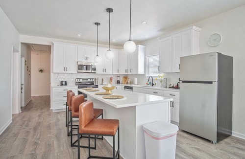 Eastside Promise Neighborhood Cabaña | Generous 5br/3ba Haven Close to Alamo & Riverwalk!