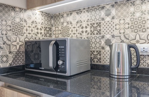 Jal El Dib Apartamento | Elevate - Sleek 2-BR Apt by Santa Maria, Jal el Dib