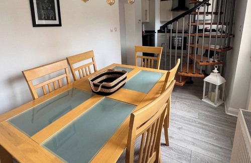 Middlewich Casa | Charming Middlewich House - Sleeps 4