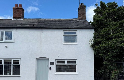 Middlewich Casa | Charming Middlewich House - Sleeps 4