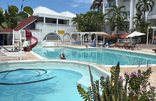Runaway Bay Hotel | Runaway Bay Caldo Tours