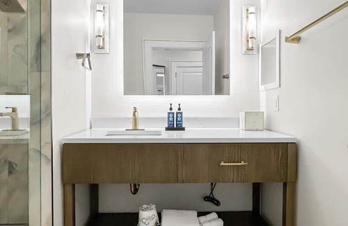 Destin Hotel | Harborwalk Harbor Suites at Harborwalk