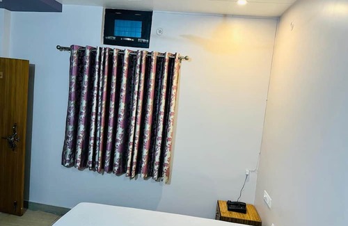 Gorakhpur Hotel | Krishna guest house 2