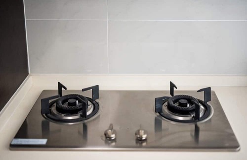 Johor Bahru Apartamento | A Stylish 2BR Suite, Water Views, Free Parking
