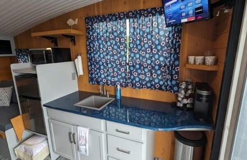 Mayfield Alquiler De Eote | House Boat on Fife Lake
