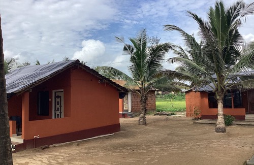 Hireguthi Hotel | Coconut Tree cottages