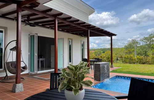 Kampung Jelatang Villa | Villa RI Homestay
