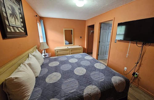 Hendron Hotel | Travelers Inn and Suites