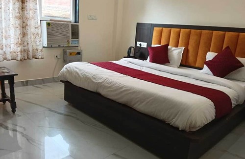 Ayodhya Hotel | Staylo Abhinandan Palace