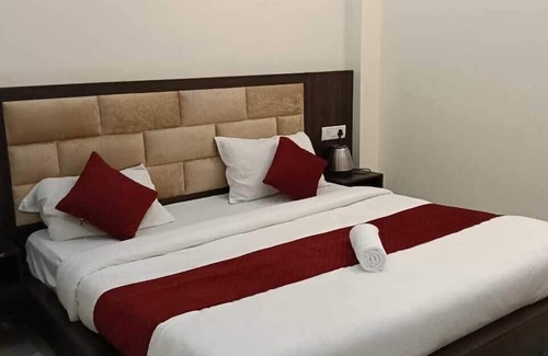 Ayodhya Hotel | Staylo Abhinandan Palace