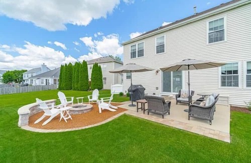 Shorewood Casa | Modern 4 Bedroom Private Vacation Home