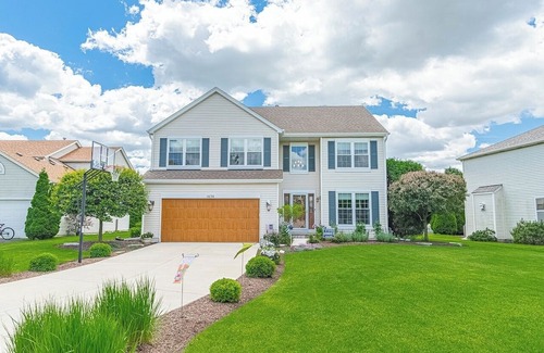 Shorewood Casa | Modern 4 Bedroom Private Vacation Home