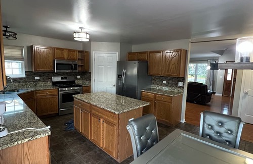 Shorewood Casa | Modern 4 Bedroom Private Vacation Home
