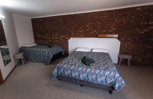 Donald Hotel | Donald Motor Lodge