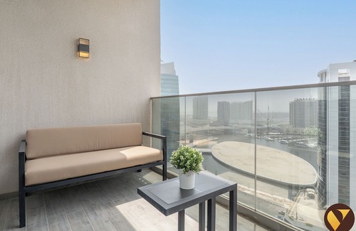 Madinat Zayed Apartamento | MAG Stylish Studio in Business Bay Pool