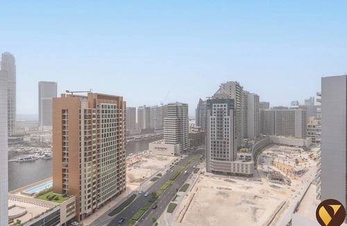 Madinat Zayed Apartamento | MAG Stylish Studio in Business Bay Pool