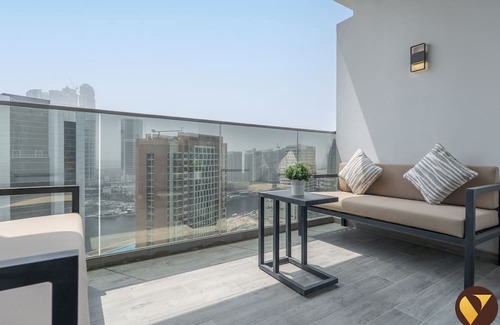 Madinat Zayed Apartamento | MAG Stylish Studio in Business Bay Pool