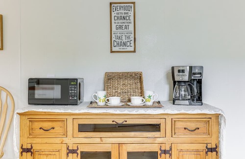 Crosby Cabaña | 'crosby Huffman Hideaway' Serene Escape w/Yard