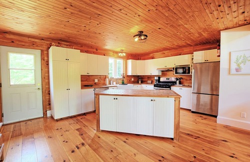Wakefield Casa | L'Auberge des Collines Full Guest Suite