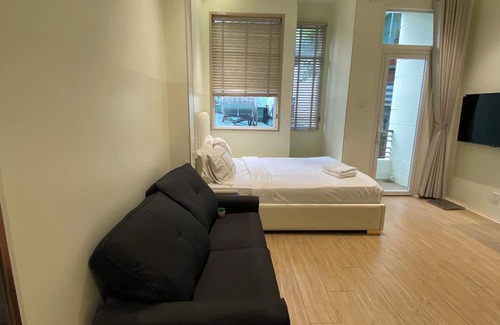 Downtown Ho Chi Minh City Hotel | The Rixx homestay