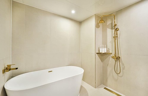 Seo Hotel | SongDODenbastaHotel