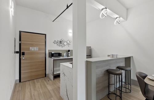 FM 1960 Hotel | Kompose Hotel