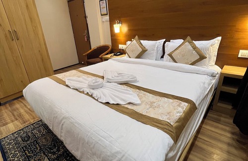 Darjeeling Hotel | Hotel Golden Potala