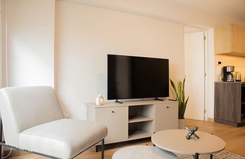 Miraflores Apartamento | w Elegant 2BR w/Great Balcony in Miraflores