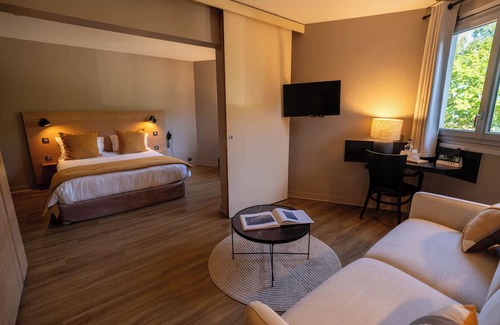 Nantua Hotel | Logis Hotel L'Embarcadère