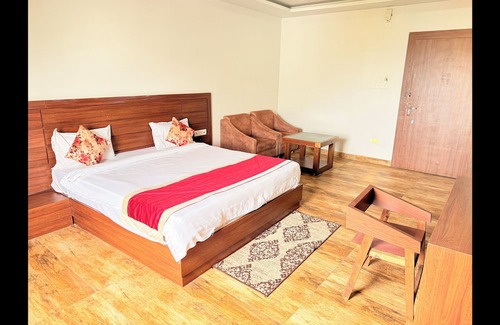 Rasulgarh Hotel | PARADISE PREMIUM