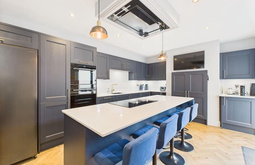 Redcar Casa | Host Stay Bellevue Luxe